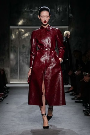 حيدر أكرمان يرسم ملامح توم فورد الجديدة: إغواء راقٍ بلمسات معمارية